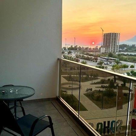 Suncoast Suites Бар Экстерьер фото