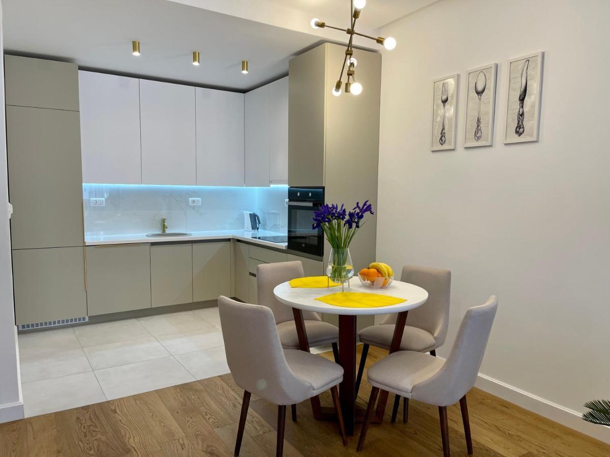Suncoast Suites Бар Экстерьер фото